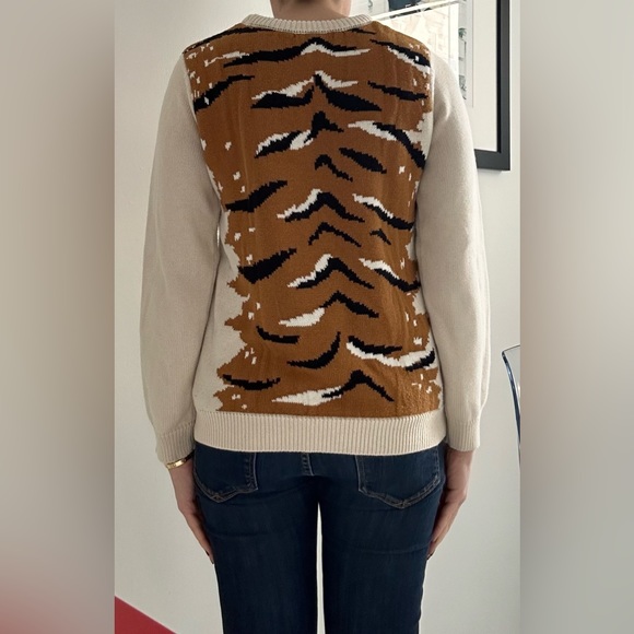 Playful Tiger 🐯 Sweatshirt - Picture 2 of 8